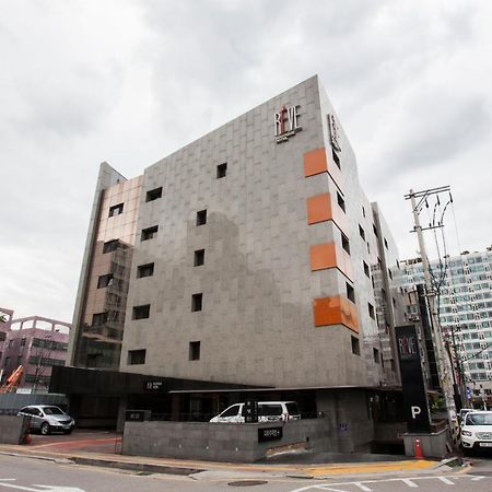 Suwon Reve Hotel Екстер'єр фото