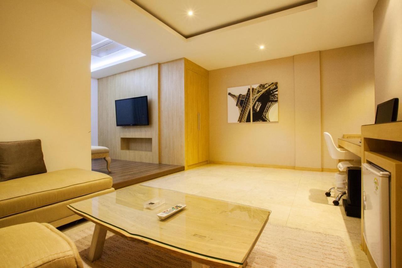 Suwon Reve Hotel Екстер'єр фото