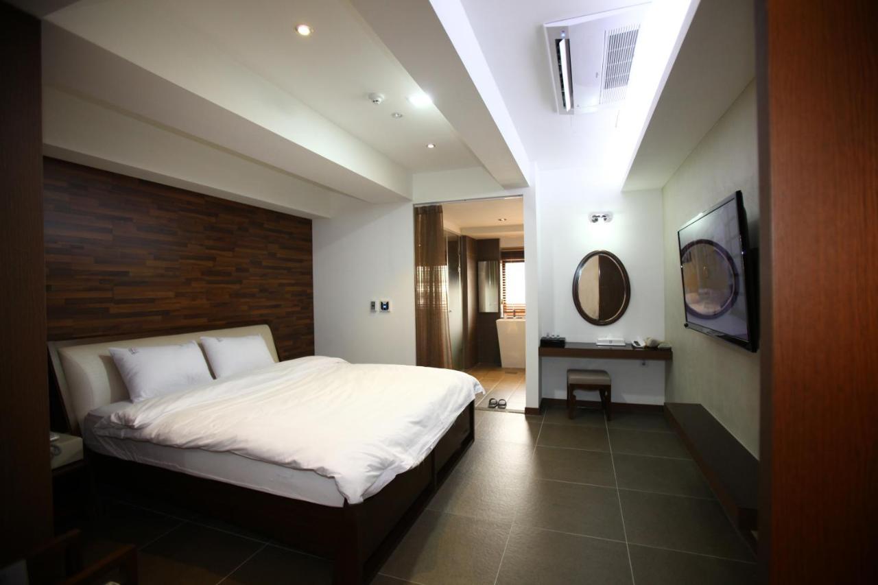 Suwon Reve Hotel Екстер'єр фото